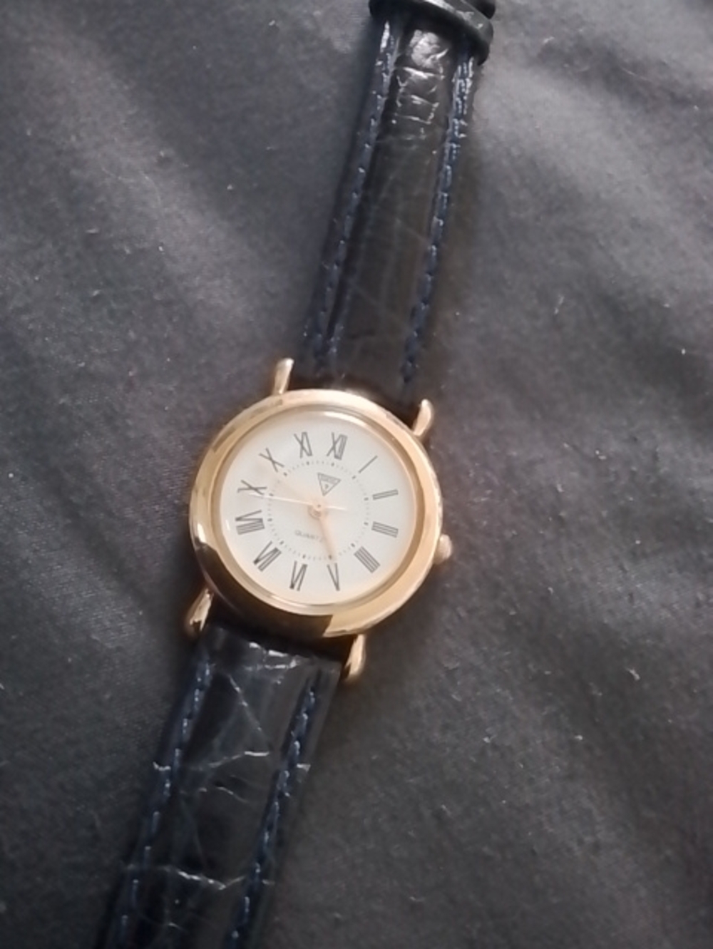 Classic Gold-Tone Round Watch with Navy Leather Strap Guess Watch